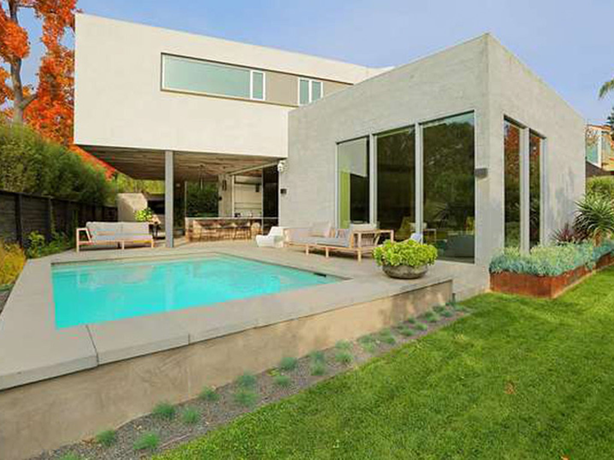 Travis Barker Sells L A House For 4 46 Million