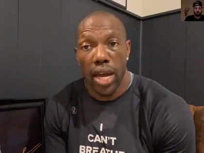 Terrell Owens Races Tyreek Hill, Clocks Blazing 4.4 in 40 Yard Dash!!!