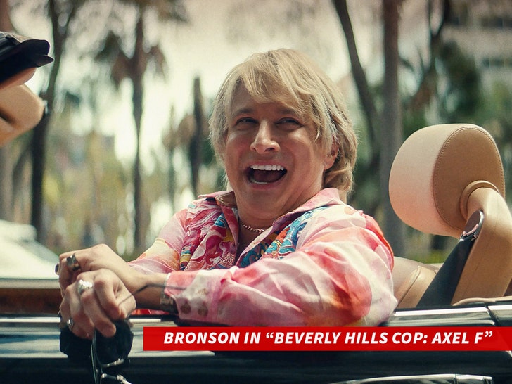 Bronson Pinchot Cop di Beverly Hills