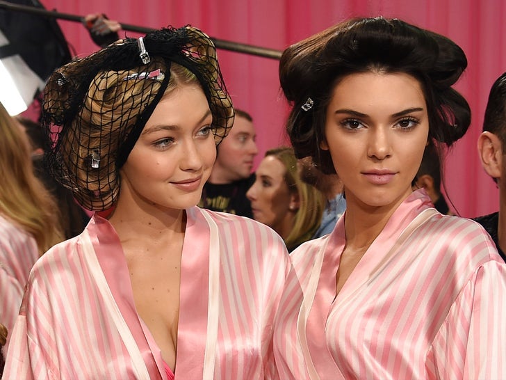 1014-Victorias-Secret-Fashion-Show-Hottest-Moments-Sub3