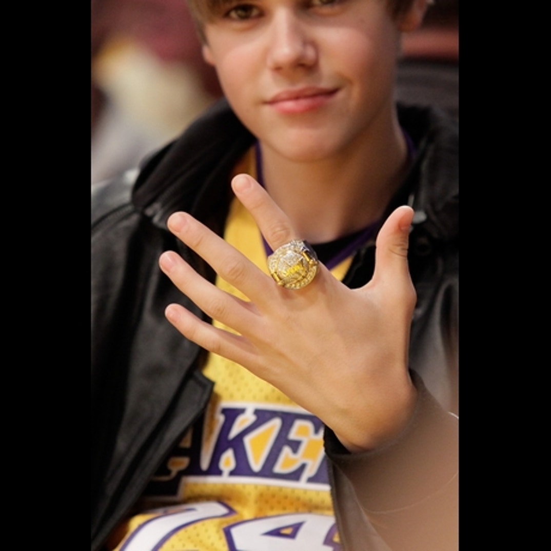 85328-106149527_10_full