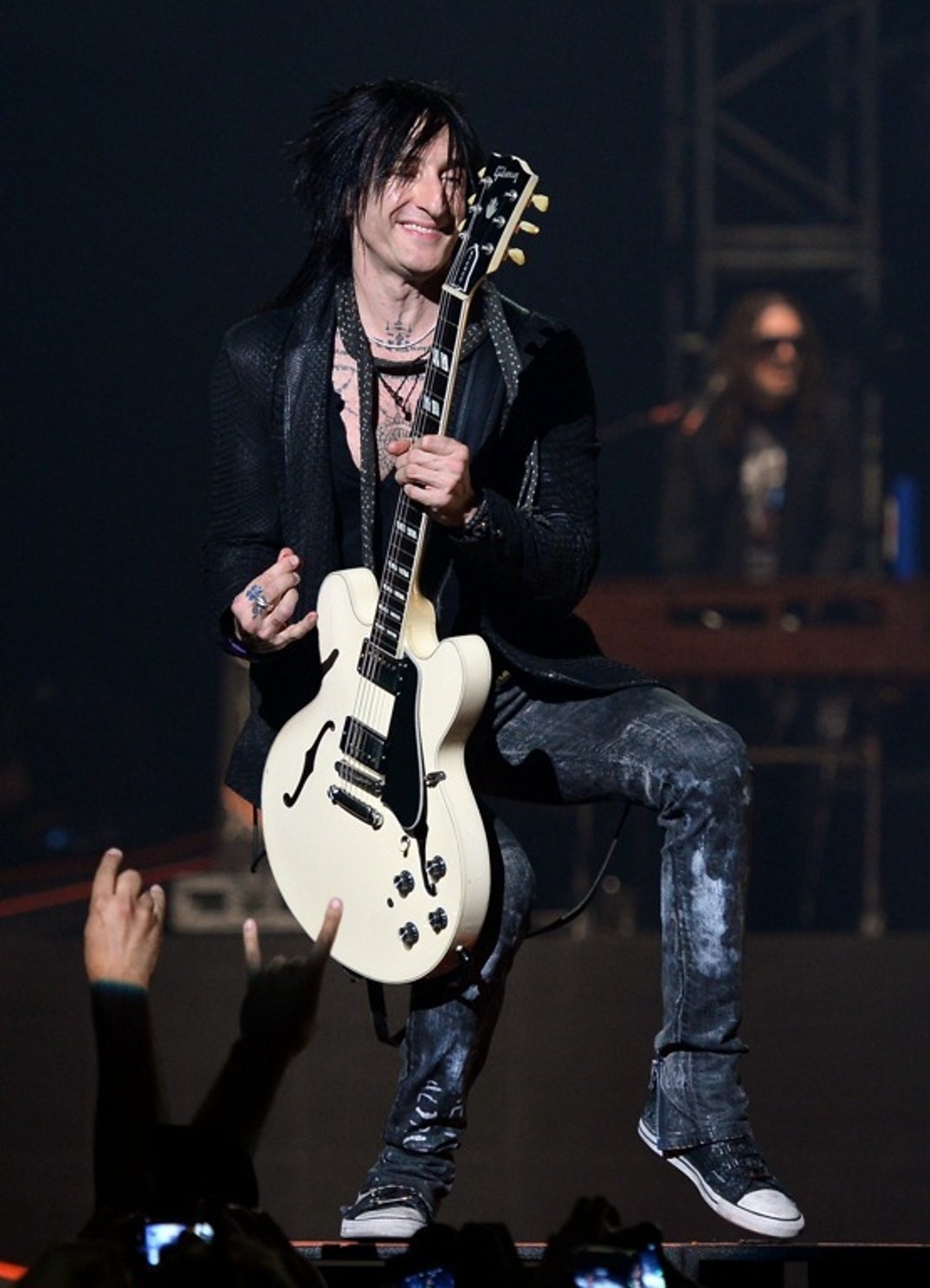 0401_gunsnroses_performance_26