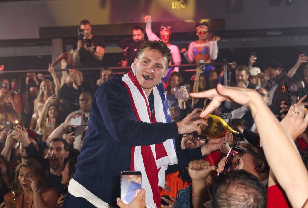 US Hockey Team Celebrate Gold 18