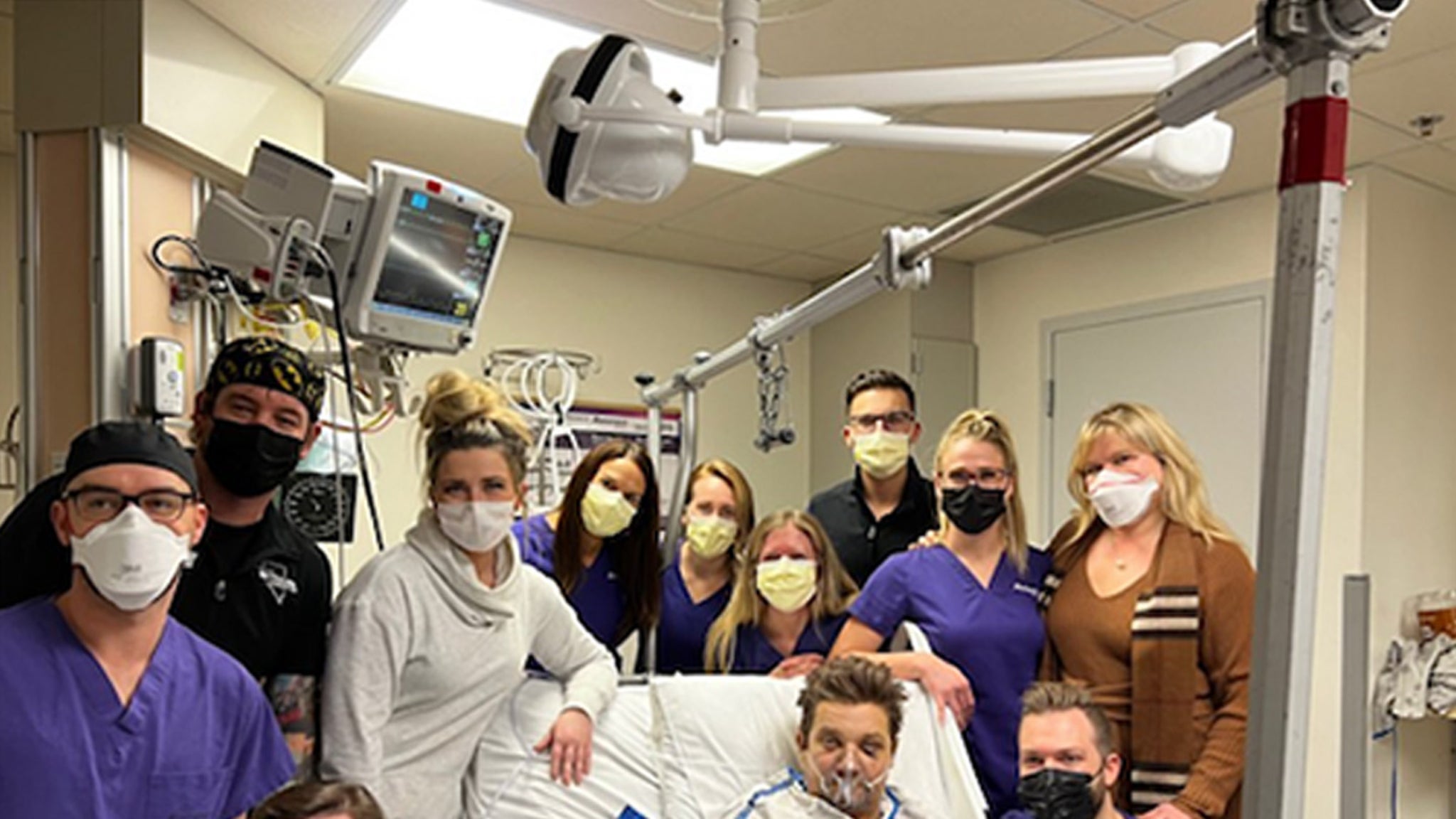 Jeremy Renner Posts Photo of Him and Hospital Medical Staff on Eve of Birthday