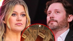 kelly clarkson nope stocking brandon blackstock