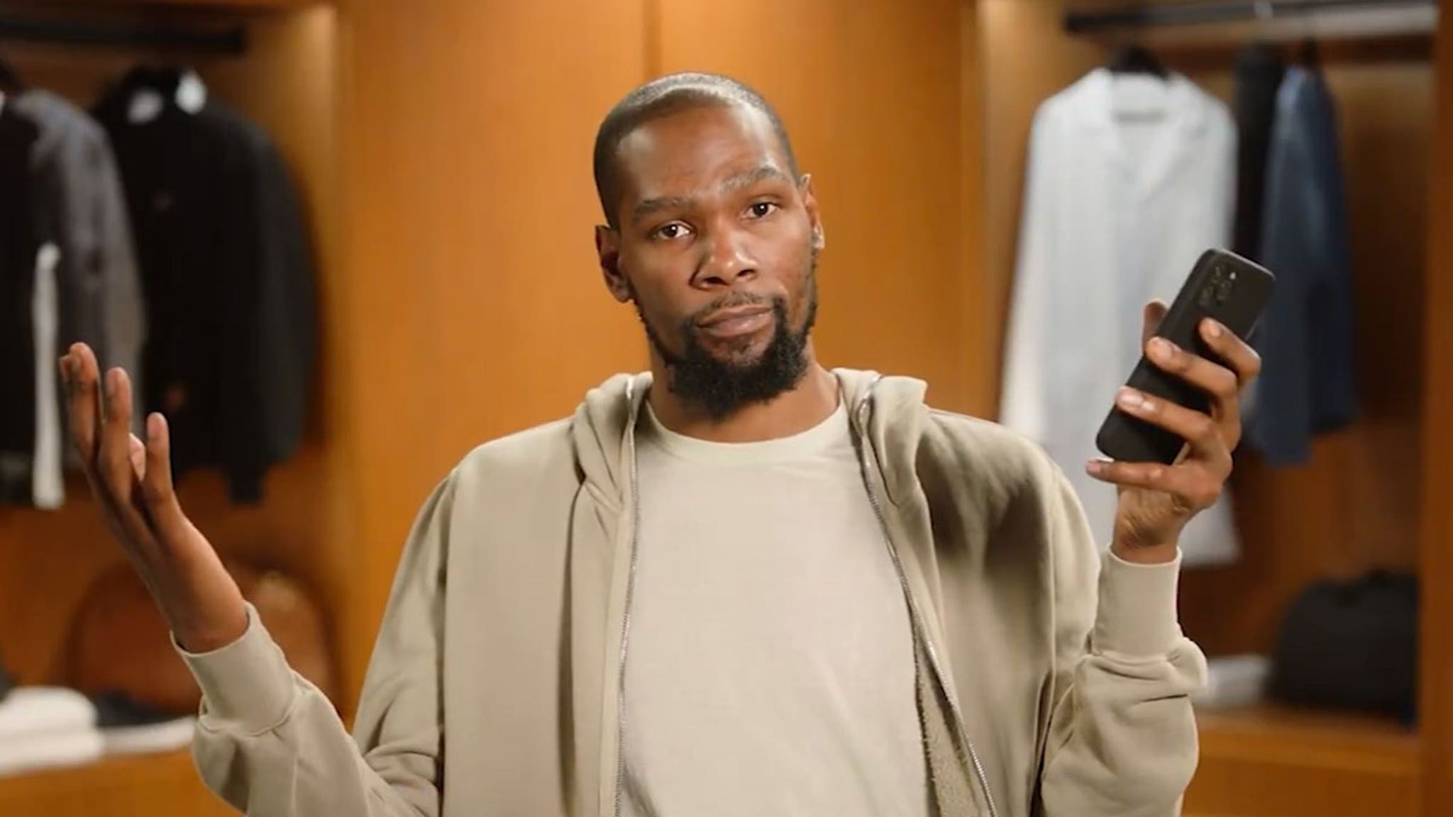Kevin Durant Reads Tweets About Dry Skin, Announces Lotion Deal