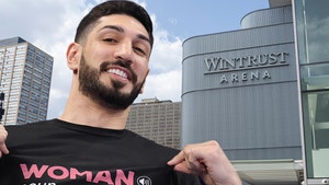 Enes Kanter wintrust arena getty comp