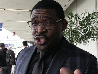 0722-micahel-irvin-tmz-01