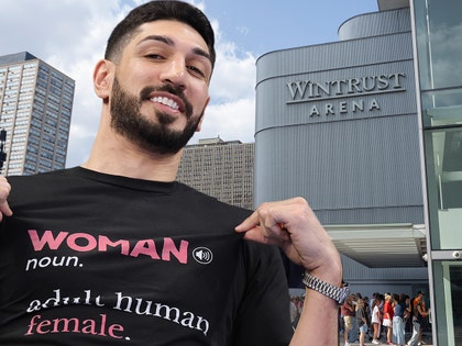Enes Kanter wintrust arena getty comp
