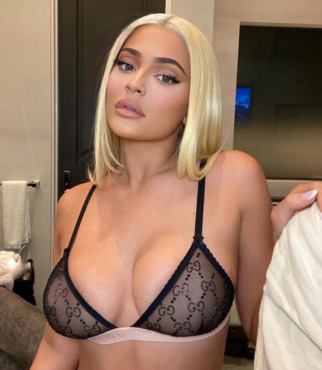 kylie-jenner-hot-shots-photos-08