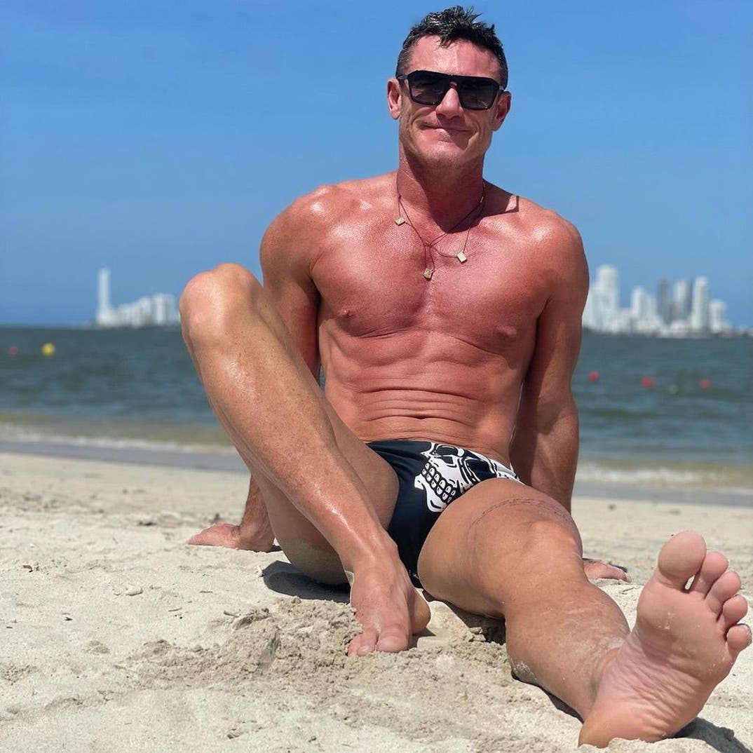 0415 Luke Evans Shirtless Shots 7
