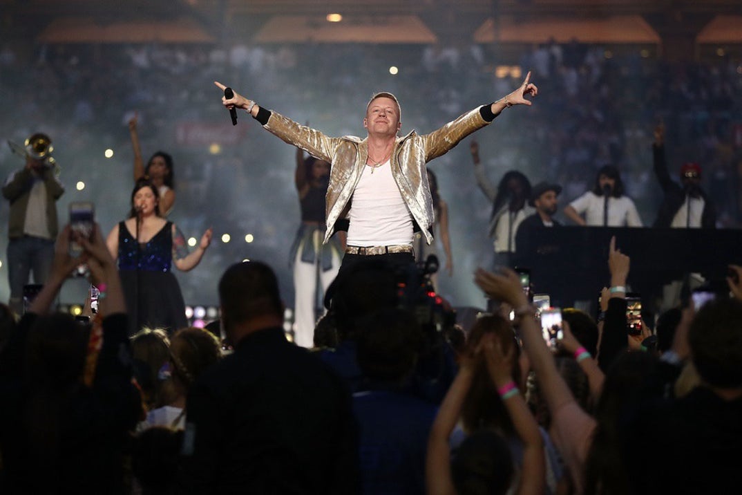 0822 Macklemore Performance Photos 10