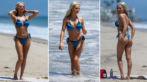 Sapphire Howell Brings 🔥 To Malibu Beach!