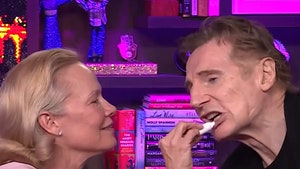 0802425-liam-pamela-wwhl-primary