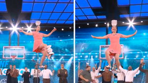 Red Panda Makes Her Much Anticipted Return After Breaking Her Wrist