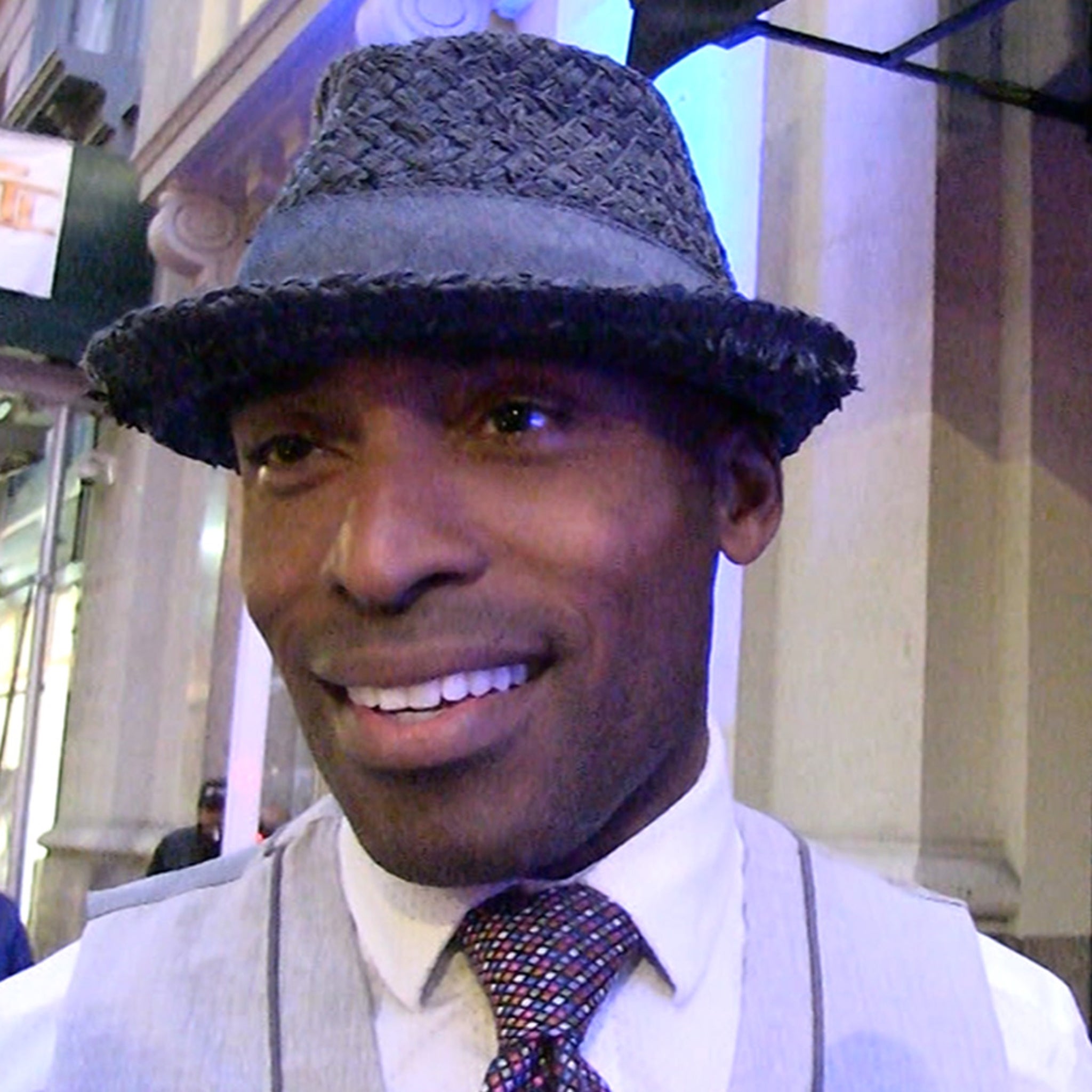 Tiki Barber Says Antonio Brown Will Play In NFL Again, Of Course! image