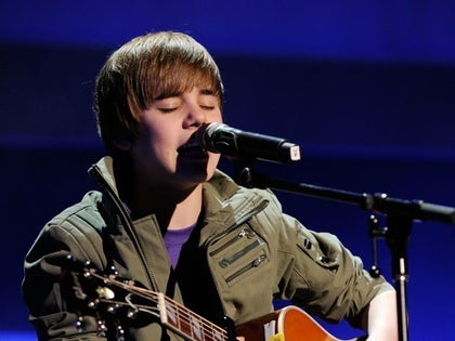 0121_justin_bieber_guitar04