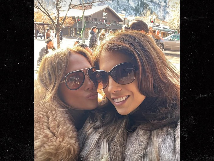 Jennifer Lopez Shares Pictures with Sister Lynda from Aspen