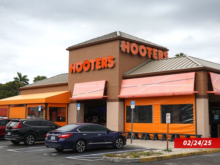 hooters restaurant