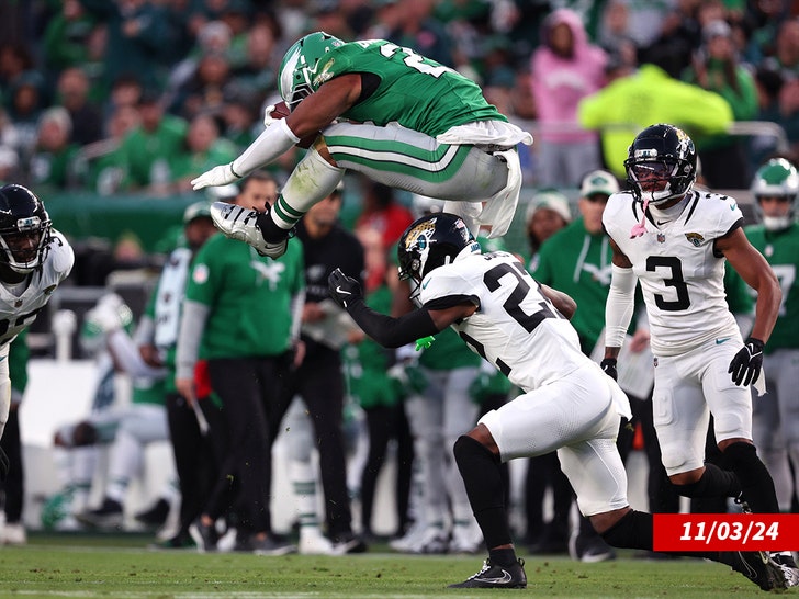 saquon barkley hurdle getty 2