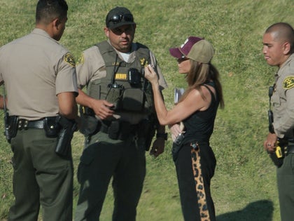 0804-Denise-Richards-Talking-To-Cops-PRIMARY