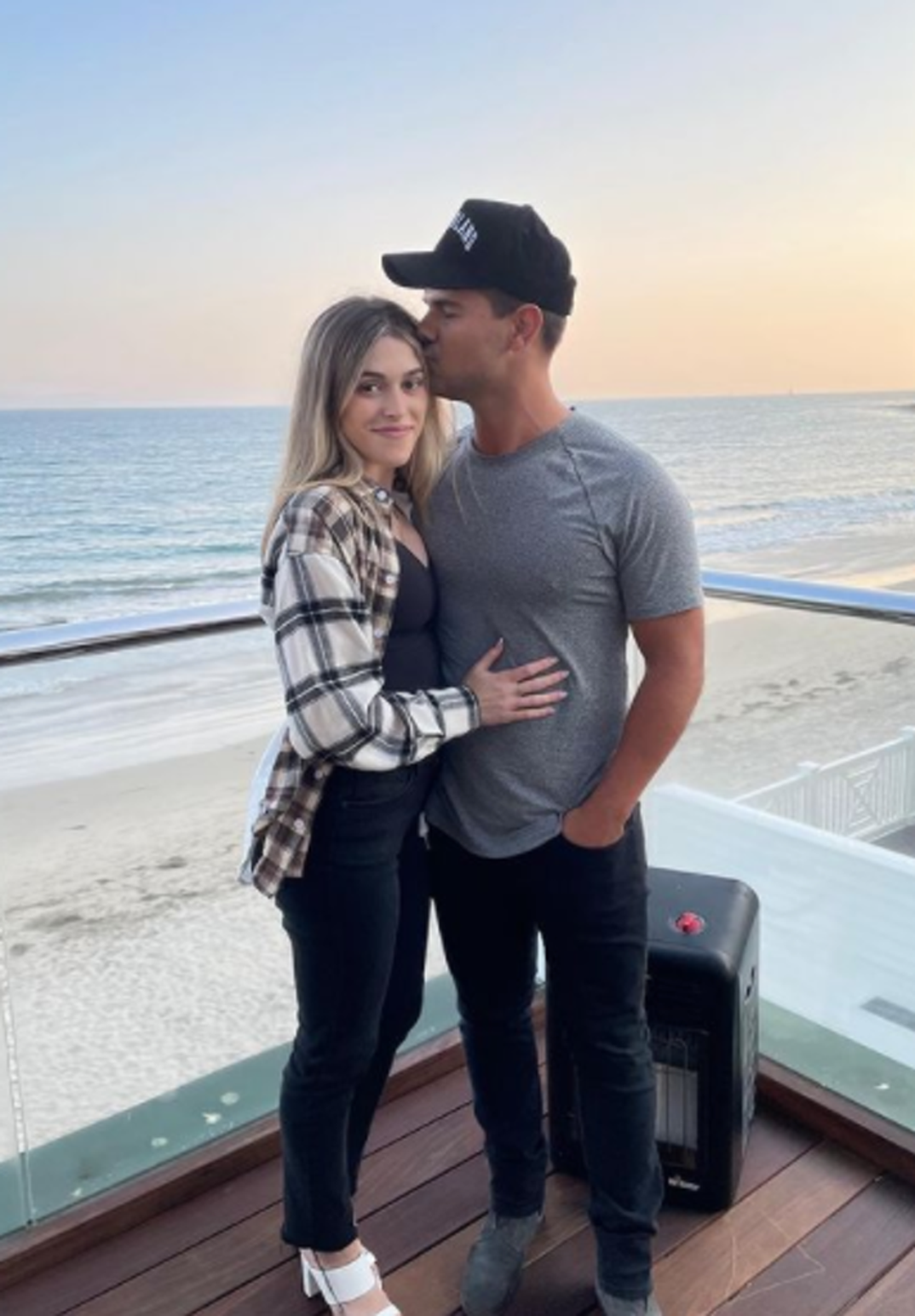 1115-Taylor-Taylor-Couple-Photos0004