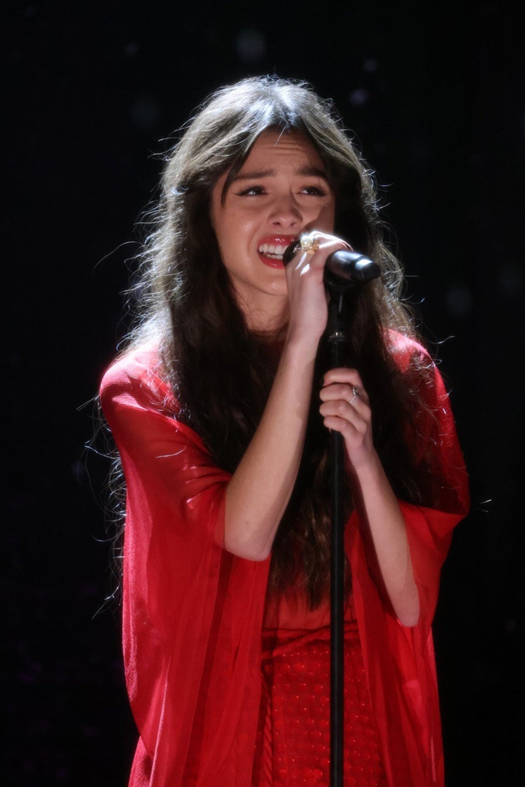 1116-Olivia-Rodrigo’s-Performance-Photos0005