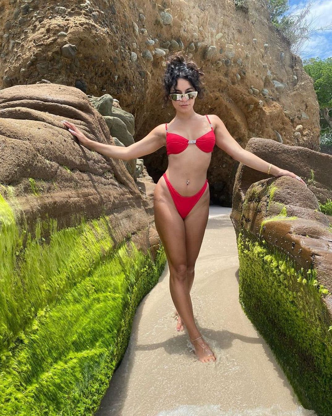 0703 Vanessa Hudgens Hot Shots 4