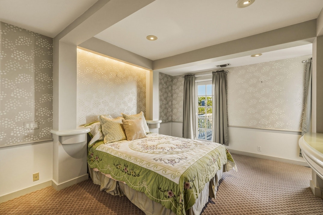 Richard Simmons Hollywood Hills New Photos 23