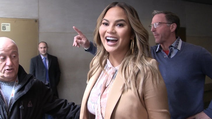 032718_chrissy_teigen_kal_v2