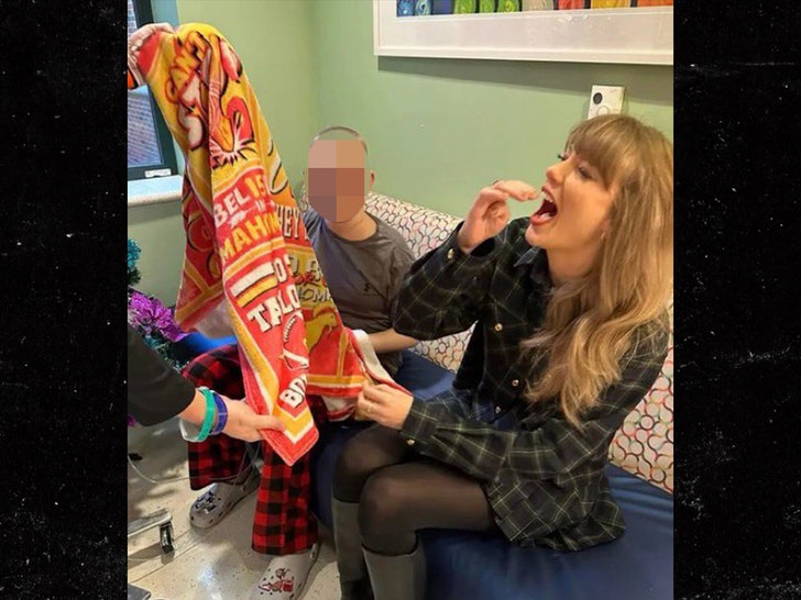 Taylor Swift at Kansas CIty Children's Hospital