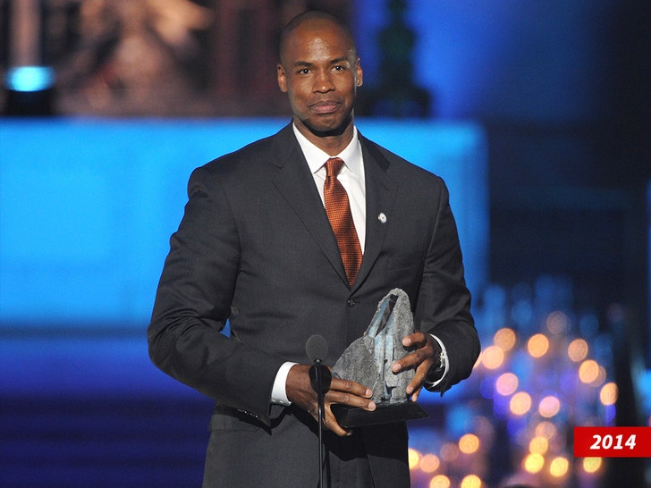 jason collins sub getty swipe 2