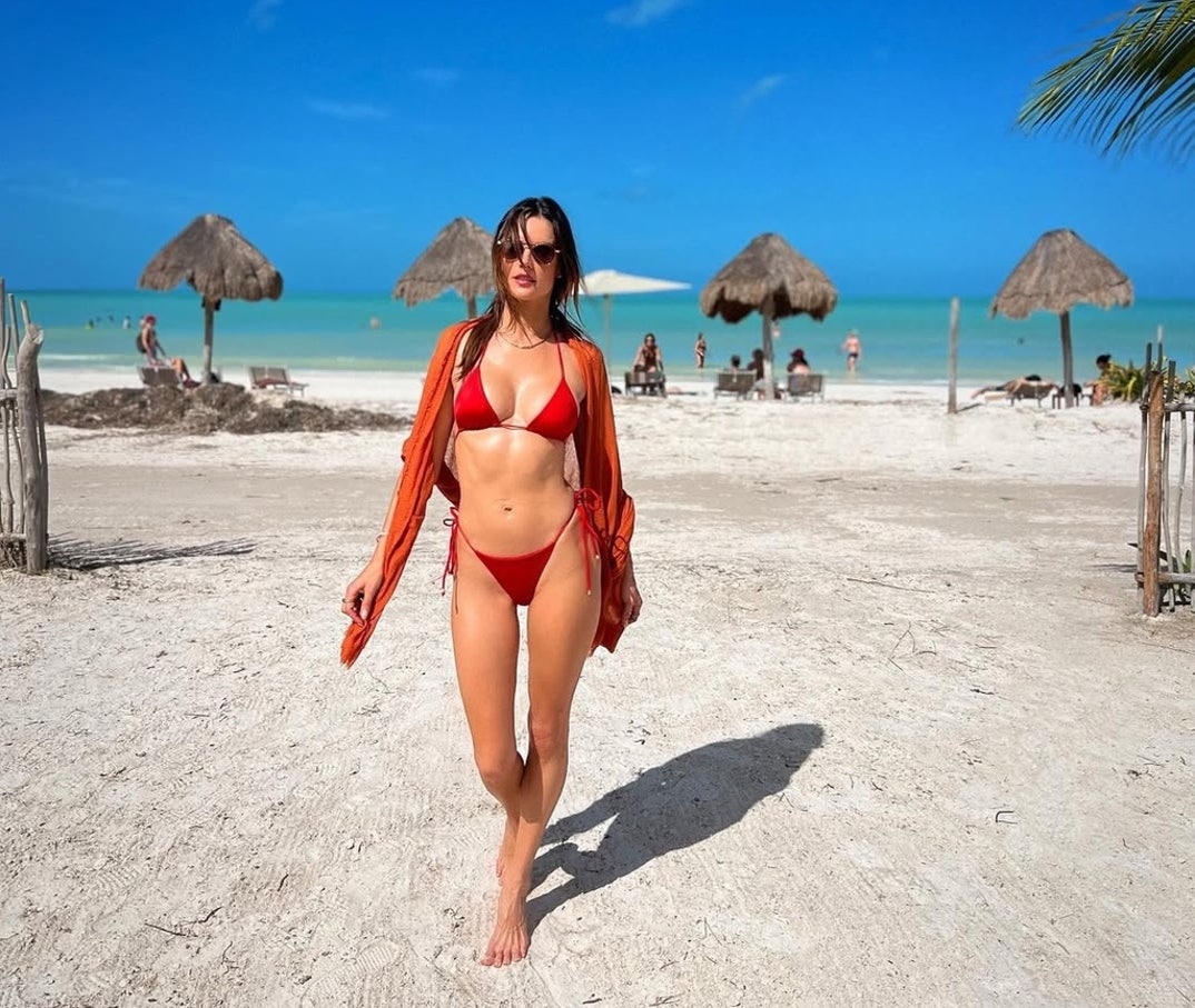 Alessandra Ambrosio Hot Shots 6