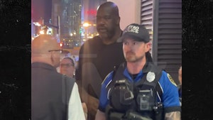 Shaquille O'Neal Surrounded by Nashville Cops During DJ Gig