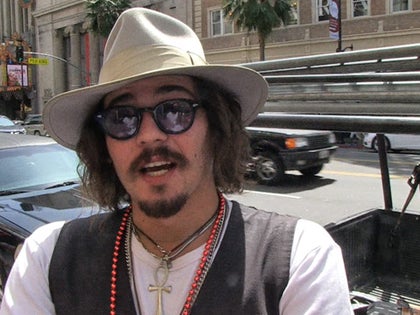 032814_johnny_depp_impersonator_primary