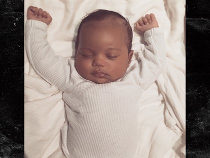 0222-saint-west-first-pic-KIM_KARDASHIAN_OFFICIAL_APP-01