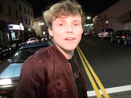 111716_ashton_irwin_primary