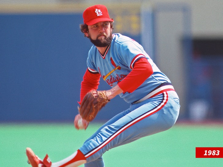 BRUCE SUTTER in action Chicago Cubs HOF (c) Photo