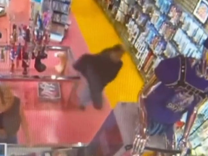 Un acheteur de magasin pour adultes essaie de voler un gode de 30 pouces, pris en photo