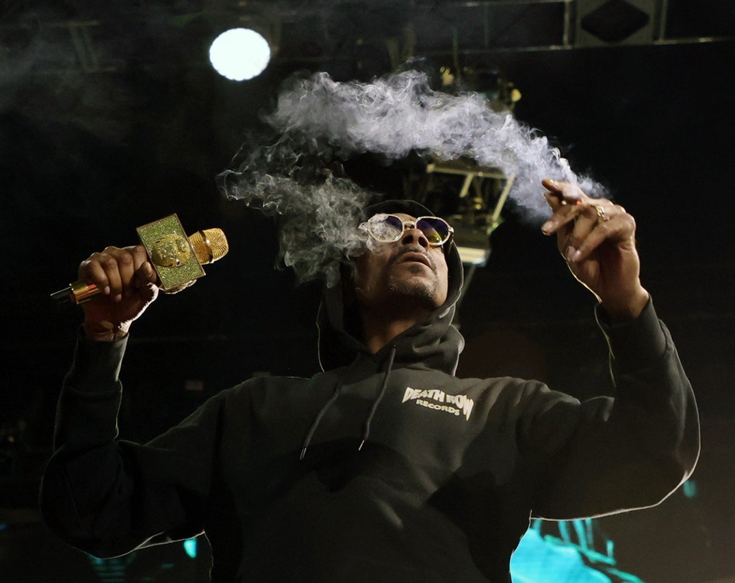 0419 Snoop Dog Smoking Shots 2