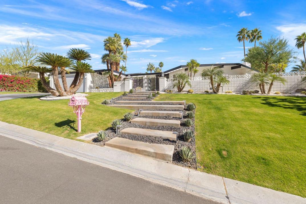 Marilyn Monroe Former Palm Springs Home For Sale 9