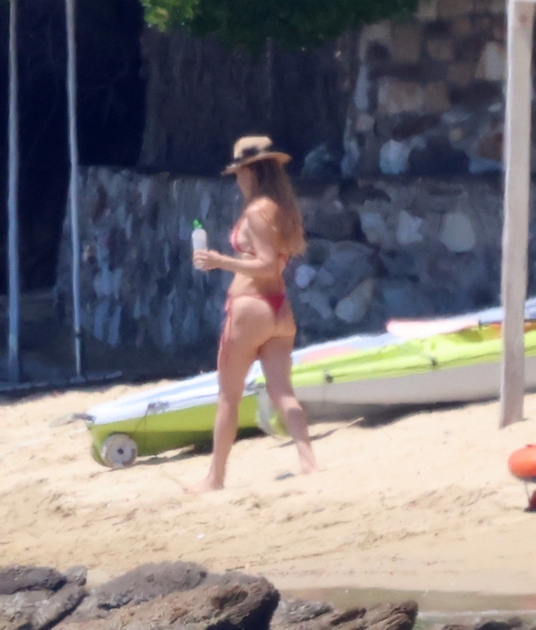 Kate Hudson Paddle Boarding Fam Vacation 4