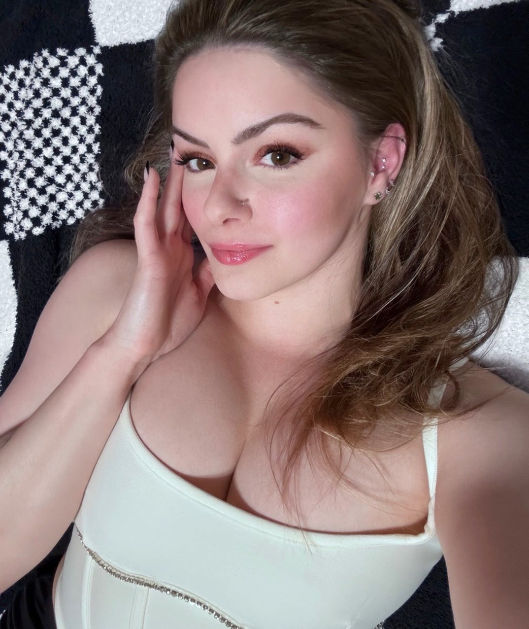 Ariel Winter Sexy Snapshots 2