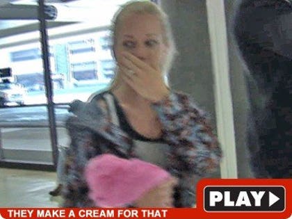 Kendra Wilkinson: Click to watch