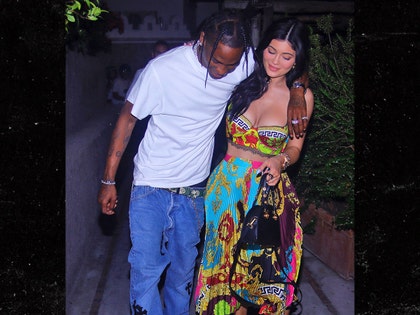 0808-travis-scott-kylie-jenner-splash-02