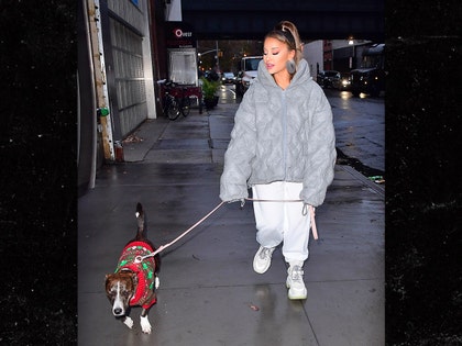 1119-ariana-grande-splash-01