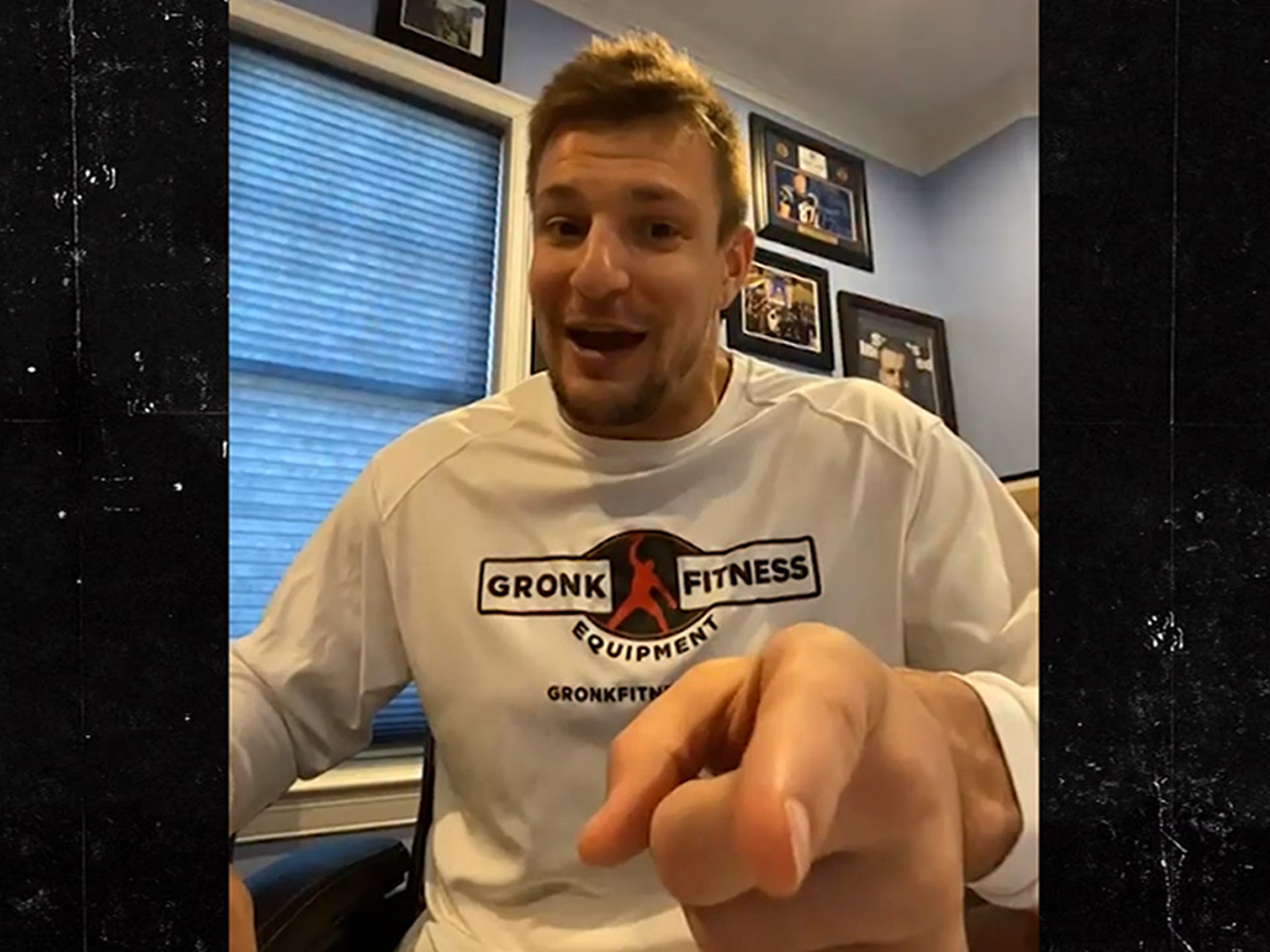 Rob Gronkowski Signature Thank You For The Memories T-Shirt - TeeNavi