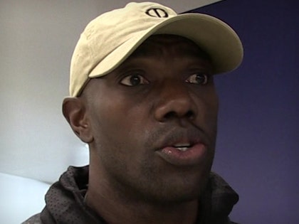 0328-Terrell-Owens-tmz-01