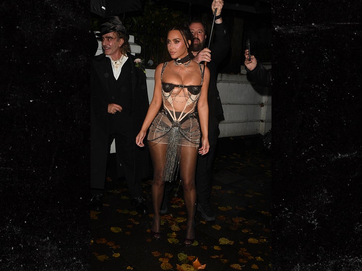Festa chique britânica para o aniversário de Kim Splash 4 na casa de Kim Kardashian's Mert Alas London