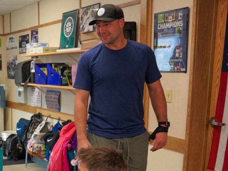 Seattle Mariners on X: 🗣️ Big Dumper! Big Dumper! Big Dumper! Cal Raleigh  surprised the kids at Cascade View Elementary school yesterday to thank  them for their support and answer their questions.